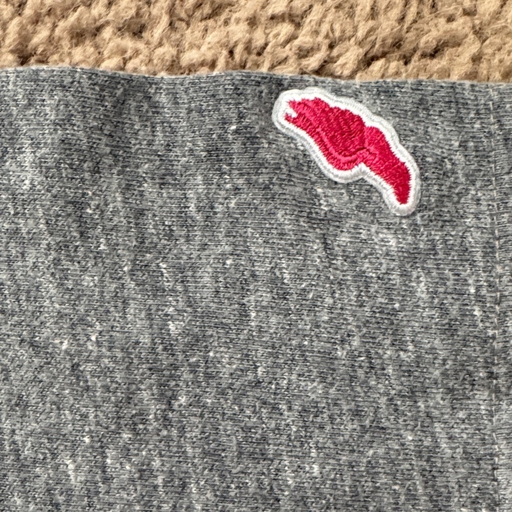 League Gray Tee with Maroon UNOH Design - Picture 3 of 4